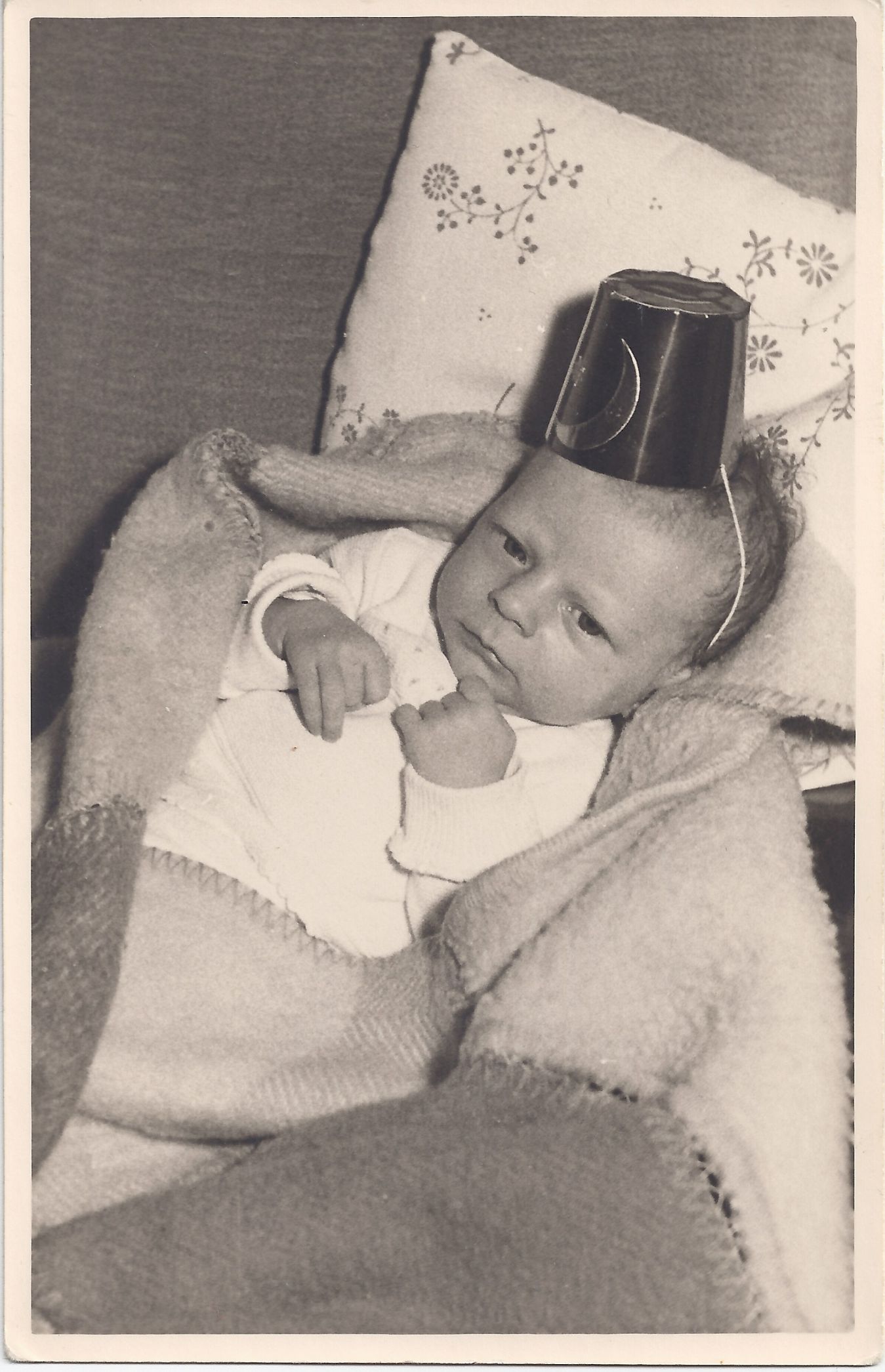 1957 Narretei in die Wiege gelegt 17-Tage-alt.jpg